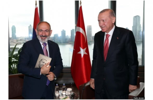 Манук Сукиасян: «Ваш показатель суверенитета в том, как Пашинян обнимает книгу Эрдогана?» (видео)